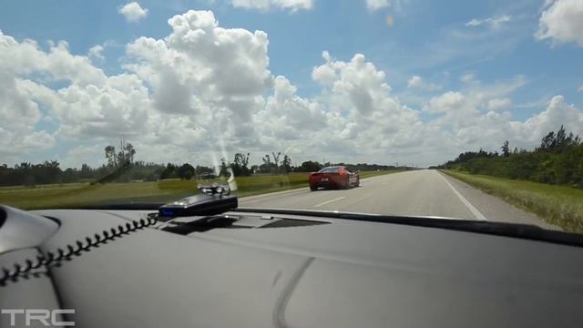 2012 Ferrari 458 Italia vs V10 Audi R8 смотреть онлайн