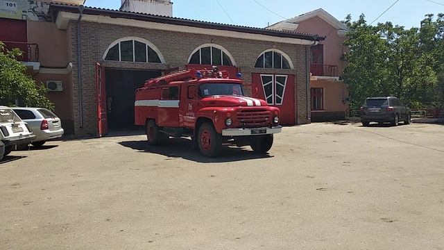 *soviet siren СГУ-60* ZiL-130 engine 161 responding to grass fire смотреть онлайн