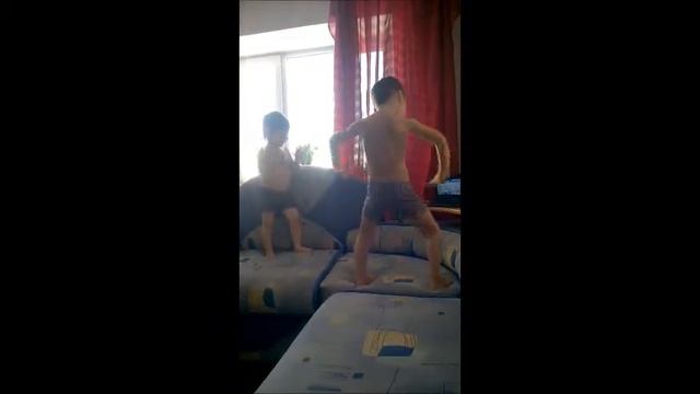 Чем заняты дети,пока родители не в поле зрения!!! смотреть онлайн