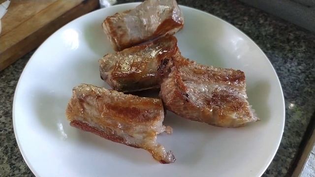 Ребра тушеные в луке, рецепт популярный на Бали / Кухни народов мира смотреть онлайн