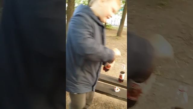 Как Амереканцы пьют коллу vS РУССКИЕ ПЬЮТ КОЛЛУ!!! смотреть онлайн