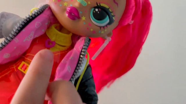 Огляд набору L.O.L O.M.G Fierce з лялькою Neonlicious смотреть онлайн
