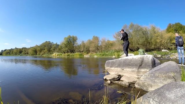 Разведка новых мест для рыбалки на реке Случь. Ловля на ультралайт. Favorite Team. смотреть онлайн