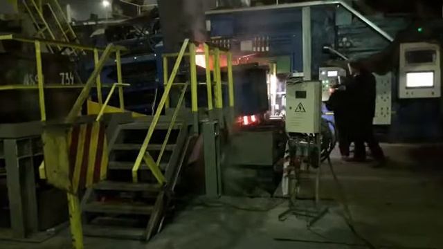 Индукционная плавка и разливка меди ИСТ-4,0/1,8-Г-УХЛ4 в разливочную коробку смотреть онлайн