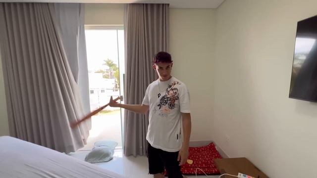 O VOID DESTRUIU MEU QUARTO *expulsei ele смотреть онлайн
