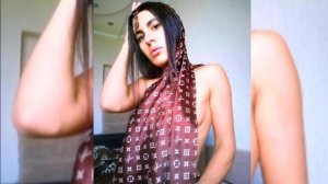 Я встретил девушку, полумесяцем бровь