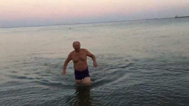 Рыба плавает кверху брюхом смотреть онлайн