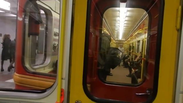 ЧТО ДЕЛАТЬ, ЕСЛИ СКУЧНО В МЕТРО смотреть онлайн