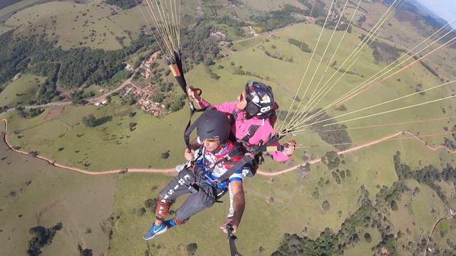 Vôo duplo do aluno Rodrigo-Katraca com a instrutora Eli Fly смотреть онлайн