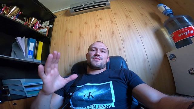 ДАРЮ ДЕВУШКАМ ЦВЕТЫ БЕЗ ПОВОДА ||| РЕАКЦИЯ НА НЕОЖИДАННЫЕ ПОДАРКИ смотреть онлайн