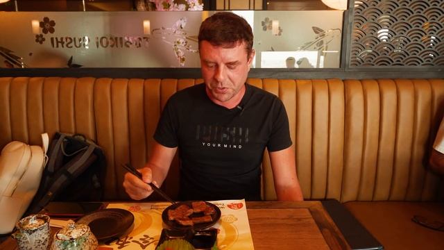 Не суши в суши ресторане! Лучше б ел суши! смотреть онлайн