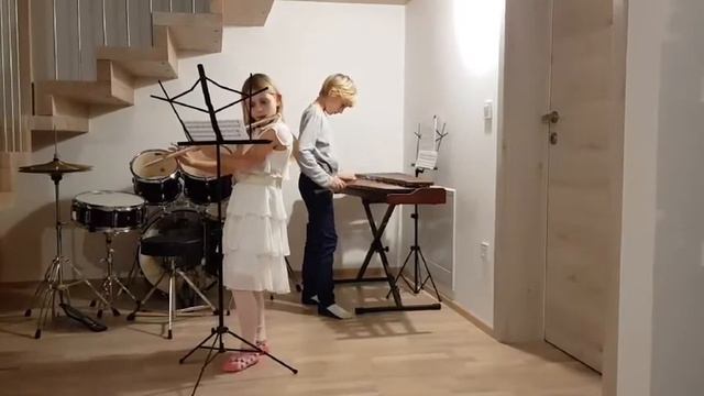 Koncert od doma: Aria Pintar, flavta 2.r.; Ian Pintar, tolkala 3.r.; Briccialdi: Carnival of Venice смотреть онлайн