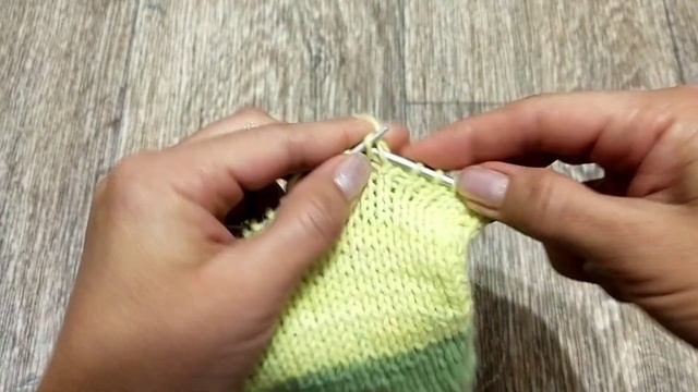 КОРОТКИЕ СЛЕДКИ СПИЦАМИ БЕЗ ЕДИНОГО ШВА НА ПОДОШВЕ смотреть онлайн