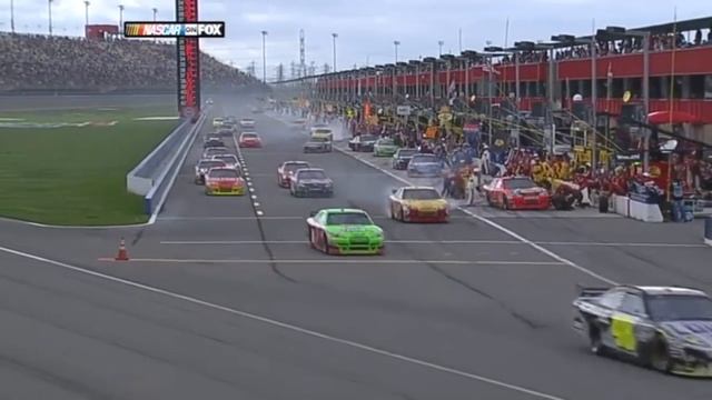 Nascar Pit Crew Close Calls смотреть онлайн