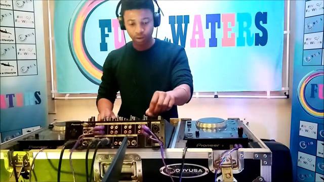 Louie Da Vibe: Fun Waters Lockdown Online Party Experience смотреть онлайн
