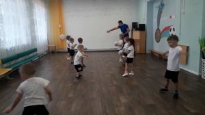 Занятия с мячом. Средняя группа детского сада, дети 4-5 лет