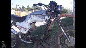 мотоцикл собранный из хлама.
