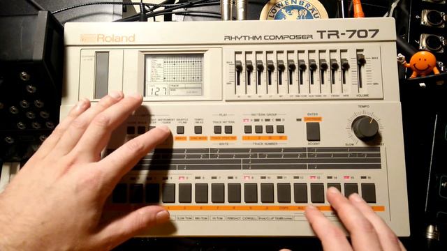 Roland TR-707 Drum Machine from 1985 смотреть онлайн