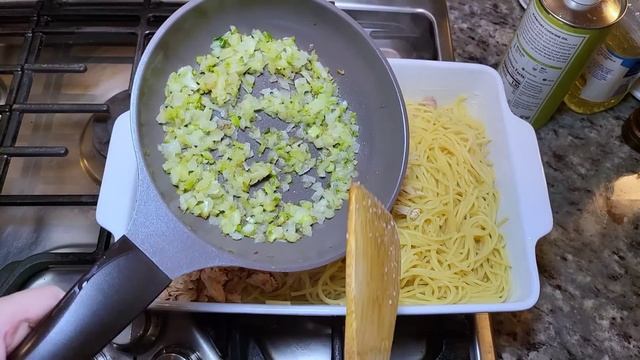 CHICKEN SPAGHETTI Recipe with a genius cream sauce trick | Buffalo Chicken Spaghetti Recipe смотреть онлайн