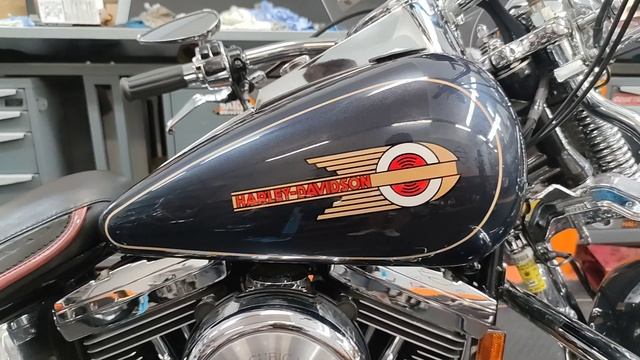 Harley Davidson Softail Springer немного вернули в Олдскул.  #archiesworkshop #burningwheels