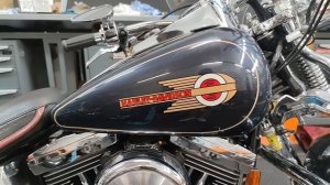 Harley Davidson Softail Springer немного вернули в Олдскул.  #archiesworkshop #burningwheels