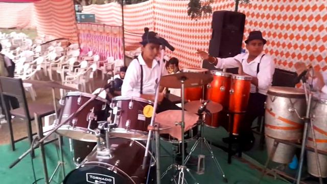Tum bhi chlo hum bhi chle in drum..(R.S Dholak)😇😇 смотреть онлайн