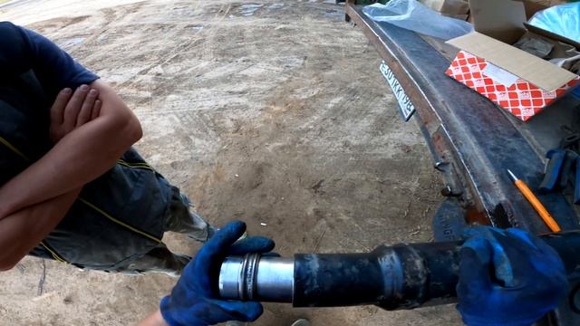 НОЧУЮ НА ТРАССЕ|MAN TGL и его поломки... замена подвесного подшипника Febi смотреть онлайн