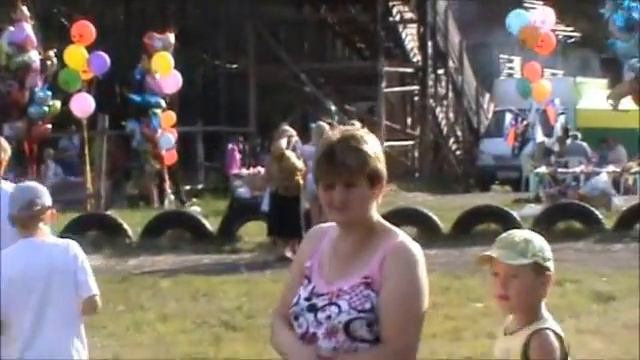 п.Стрижи.Знакомые всё лица(на дне строителя) смотреть онлайн