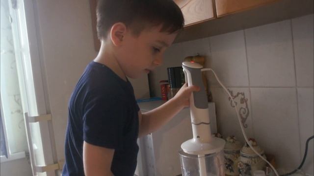 Готовлю Шоколадный коктейль. Очень вкусно!! Little Chef. смотреть онлайн