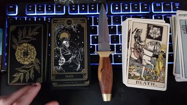 Marigold Tarot Deck Flip Through & Review/Comparison to Smith-Waite смотреть онлайн