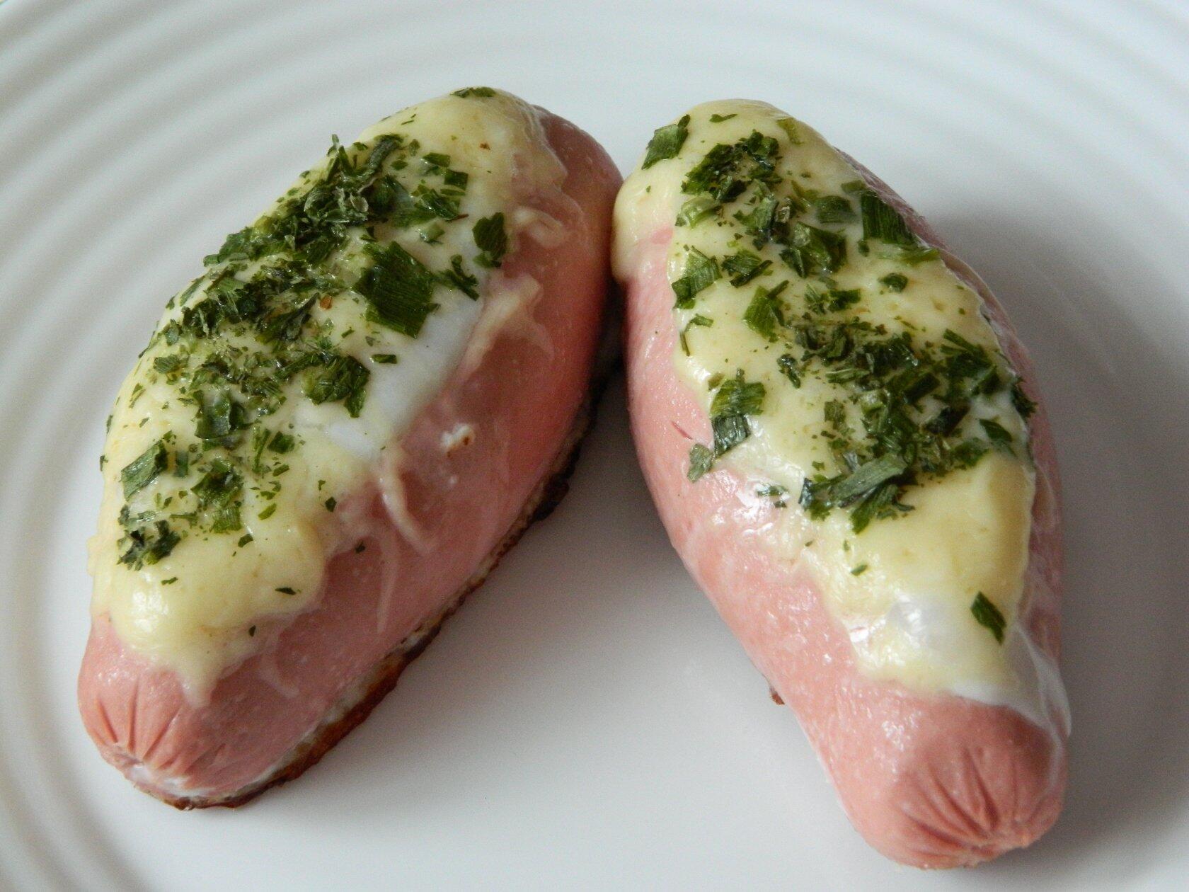 СОСИСКА С ЯЙЦОМ И СЫРОМ НА ЗАВТРАК смотреть онлайн