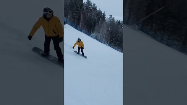 Что выбираешь? Лыжи или сноуборд?🏂 #сноуборд #лыжи #монтажнателефоне #монтажвидео смотреть онлайн