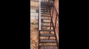Уличная лестница из металла