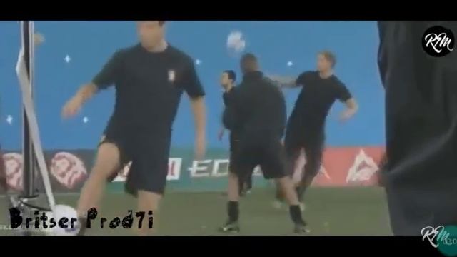 Cristiano Ronaldo Freestyle Skills Tricks смотреть онлайн
