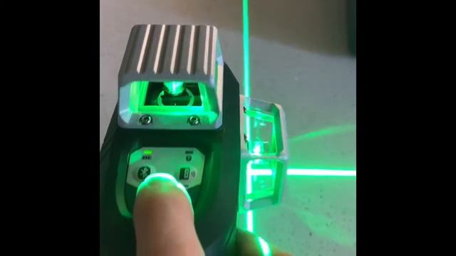 BOSCH MULTI LINE LASER LEVEL 3X360 GREEN BEAMS W.BLUETOOTH GLL3-80CG 送RM3電動底座，開箱 中文講解 смотреть онлайн