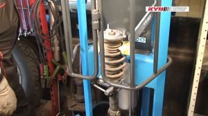 Citroen C5 - FRONT - Передние амортизаторы KYB установка