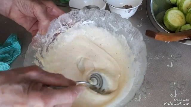 Кабачок удивительный овощ. Можно пожарить.Посолить.Я приготовила в кляре и не пожалела. смотреть онлайн