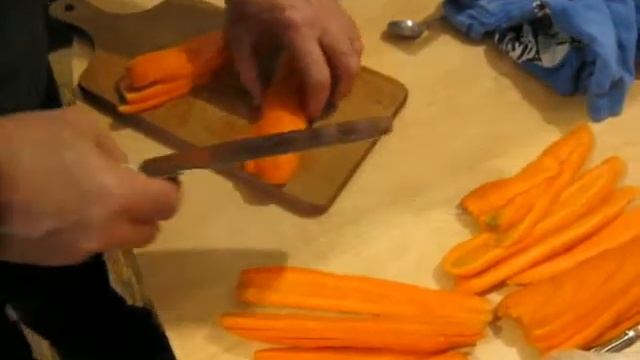 ⚡️ ПЛОВ (pilaf) ч.01. Как нарезать морковь для плова. смотреть онлайн