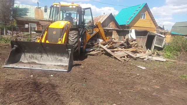 СНЕСЛИ ПОСТРОЙКИ? РАСЧИЩАЕМ ЗАВАЛЫ? #дача #корчевание #сад #расчистка #трактор #уборка смотреть онлайн