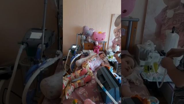 так как Ева не всегда может сама откашляться, то мы таким образом откашливаемся обязательно перед к смотреть онлайн