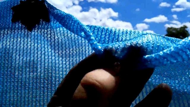 Фасадная сетка нежно голубого цвета с 90% затенения - декоративная,защитная, затеняющая. смотреть онлайн