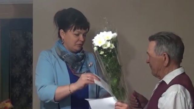 С 90-летием вязьмича И.С. Тульского поздравила Глава МО «Вяземский район» И.Демидова смотреть онлайн