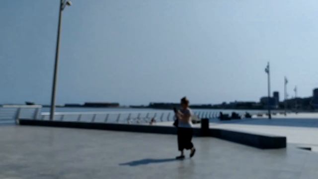 Прогулка по Бакинскому Бульвару, новые постройки. Baku boulevard walk 2020, new buildings and view? смотреть онлайн