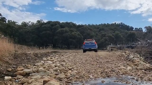 Volvo XC90 D5 Off road River bed crossing смотреть онлайн