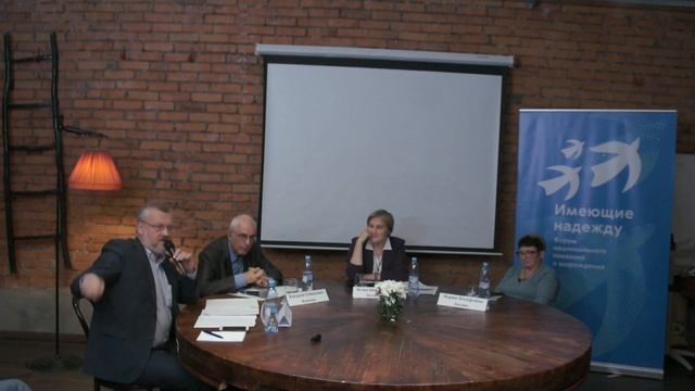 «Ниточка, иголочка – вышла комсомолочка…» смотреть онлайн