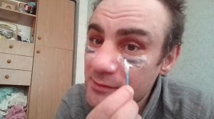 Чем лечить синяки под глазами, МАЖУ СИНЯКИ СИНЯКОМ /