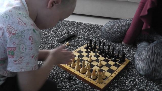 ВЛОГ: играем в шахматы, домашнее мороженое, чем отмыть межплиточные швы смотреть онлайн