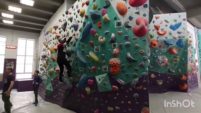 Первый раз, по этому не судите строго.🙏🏻😂Скалодром: Папа Мама и Дочь.😊❤ смотреть онлайн