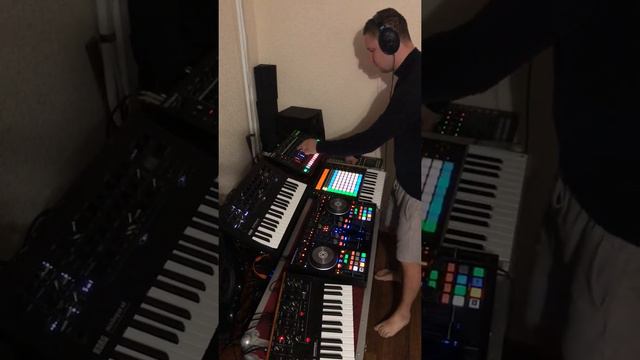 Dj Bacchus-One hour home live jam смотреть онлайн