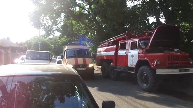 Gas service responding to scene with yelp and horns смотреть онлайн